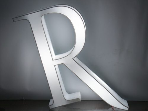 3D slovo R od pleksiglasa za svetleće reklame